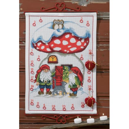 Permin Broderikit Aida Julkalender Tomtar med Katt 38x53cm