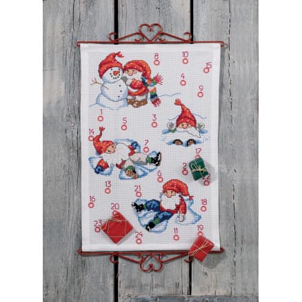 Permin Broderikit Aida Julkalender Lek i Snön 40x60cm