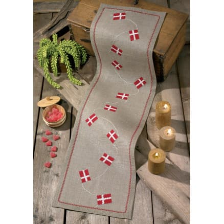 Permin Broderikit Lin Löpare Dannebrog Flaggranka 33x119cm