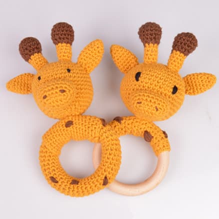 Giraffskallror från Rito Krea - Skallra Virkmönster 16 cm