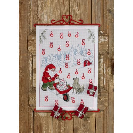 Â Permin Broderikit Julkalender Tomte med kälke 32x43cm