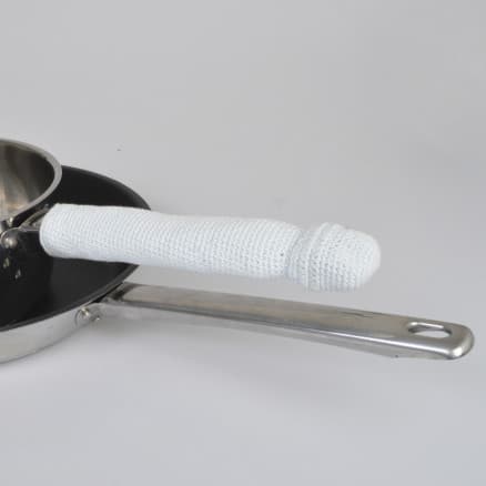 Pannhantag/Värmeskyddande handtag av Rito Krea - Handtag virkmönster 20cm