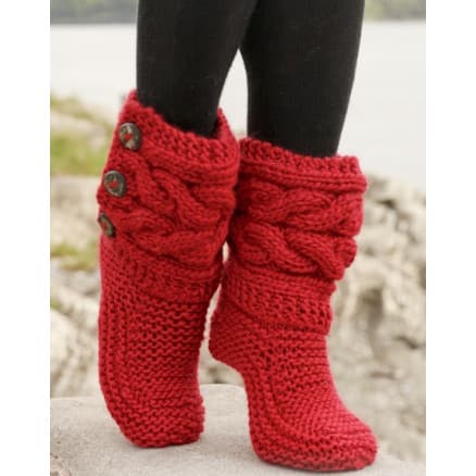 Little Red Riding Slippers by DROPS Design - Tofflor med Flätor Stick-mönster strl. 35/37 - 40/42