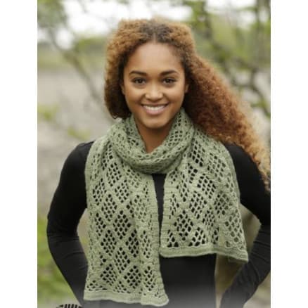Â Olive Diamonds by DROPS Design - Halsduk virkmönster 140x37 cm