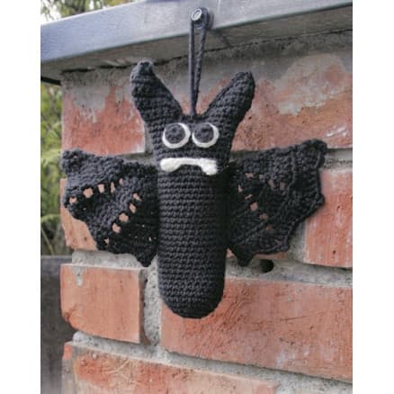Mr. Fang by DROPS Design - Halloween Pynt Virkmönster 16cm