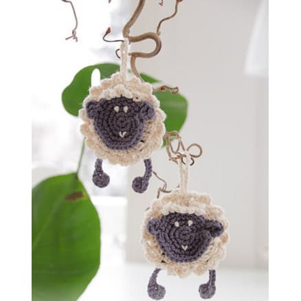 Rocking Sheep by DROPS Design - Får virkmnönster 9 cm
