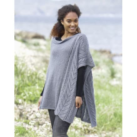 Cloudy Day by DROPS Design - Poncho Stickmönster strl. S/M-XXL/XXXL