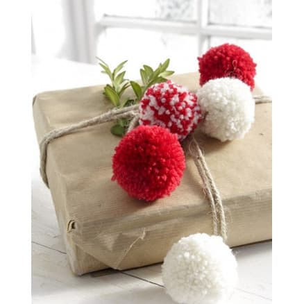 Wrap It Up! by DROPS Design - Pompon Kit 5 cm