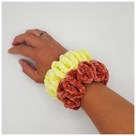 Ida's Scrunchie Velour av Rito Krea - Scrunchie Virkmönster