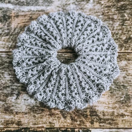 Scrunchie 2 av Rito Krea - Scrunchie Stickmönster 14 cm