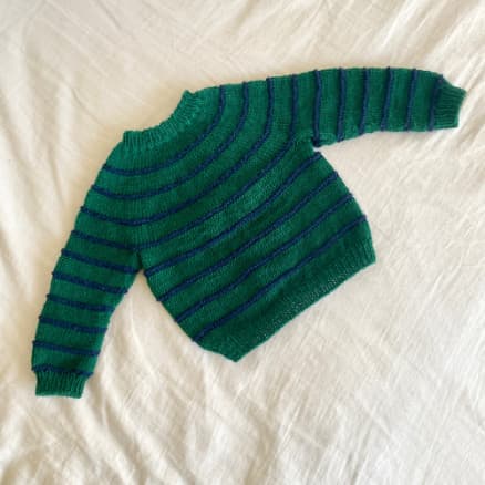 Charme Sweater från Knit by Nees - Garnpaket till Charme Sweater Storlek 0 månader - 4 år