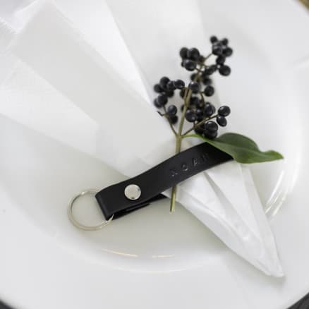Nyckelring av läderrem av Rito Krea - DIY Guide Nyckelringar - 10 st
