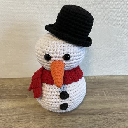 Snögubbe av Rito Krea - Snögubbe Virkmönster 34 cm