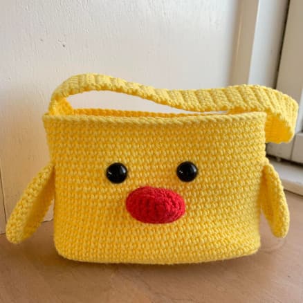 Påskkycklingväska av Rito Krea - väska virkmönster 17x10,5 cm
