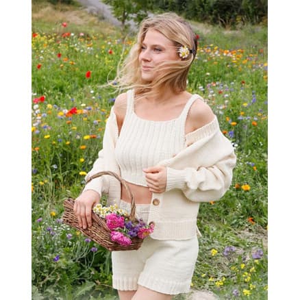 Prairie Rose Set by DROPS Design - Topp og Shorts Set Stickmönster str. S - XXXL