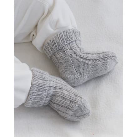 Little Pearl Socks by DROPS Design - Baby sockar Stickmönster str. 0/1 mån - 3/4 år