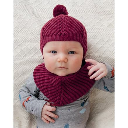 Baby Plum by DROPS Design - Baby Mössa och Haklapp Stickmönster Str. 1/3 mån - 3/4 år