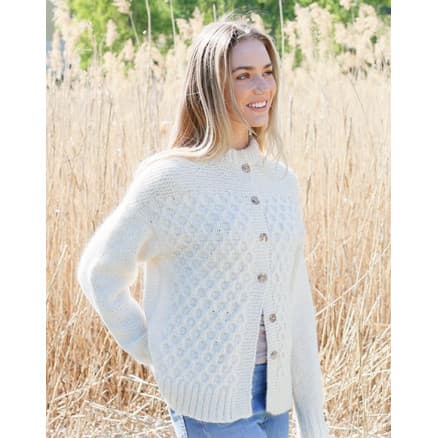 Snowy Bee Cardigan by DROPS Design - Cardigan Stickmönster str. S - XXXL