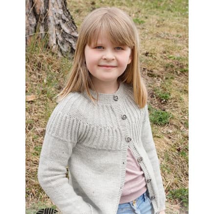 Hermine Jacket by DROPS Design - Cardigan Stickmönster str. 2-12 år