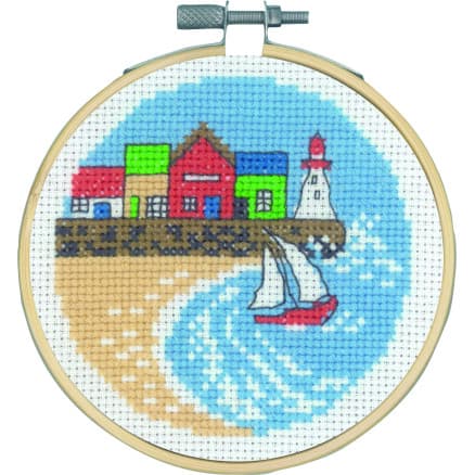 Permin Broderikit Hus i hamnen Ø10cm