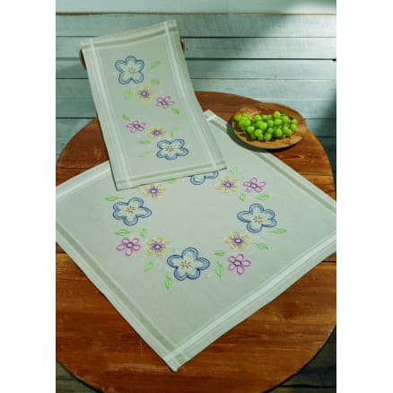 Permin Broderikit blommor Naiv 80x80cm