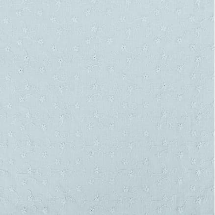 Bomullstyg med broderi 135cm 001 Ljusblå - 50cm