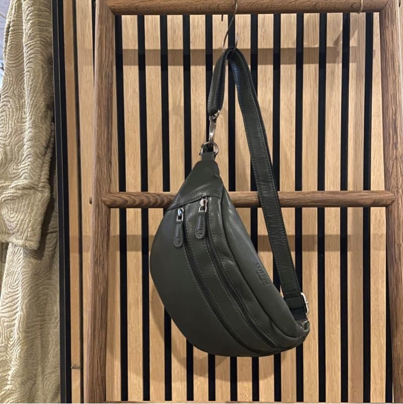 Bæltetaske og Bumbag i Ægte Læder i Grønne Farver fra by Brorson