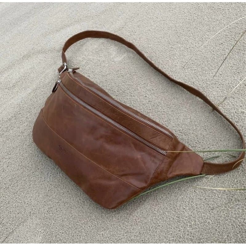 Bæltetaske og Bumbag XL i Ægte Cognac Skind fra by Brorson