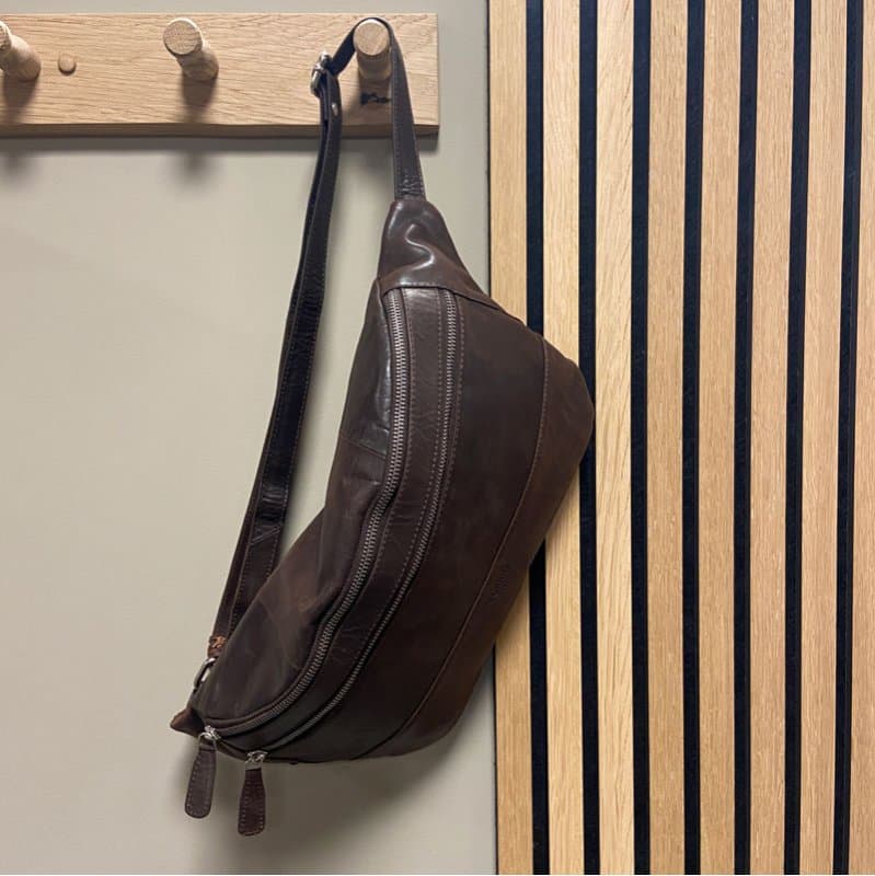 Bæltetaske og Bumbag XL i Mørkebrunt Skind fra by Brorson
