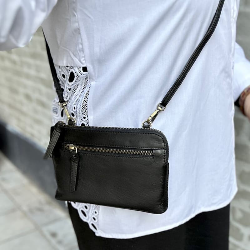 Nanna Crossbody mobiltaske - Blød sort skind - Treats