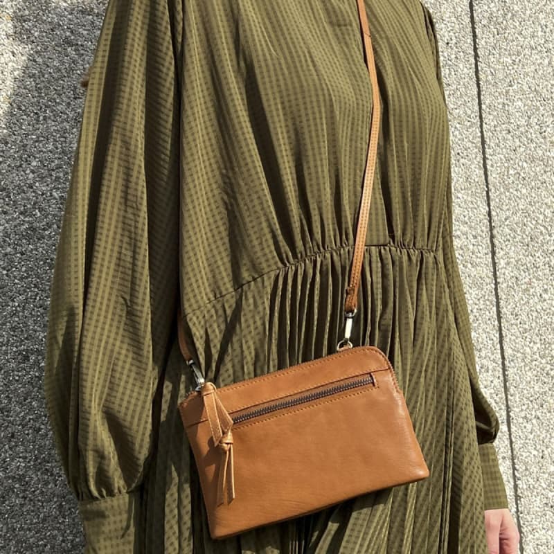Nanna Crossbody mobiltaske - Blød cognac skind - Treats