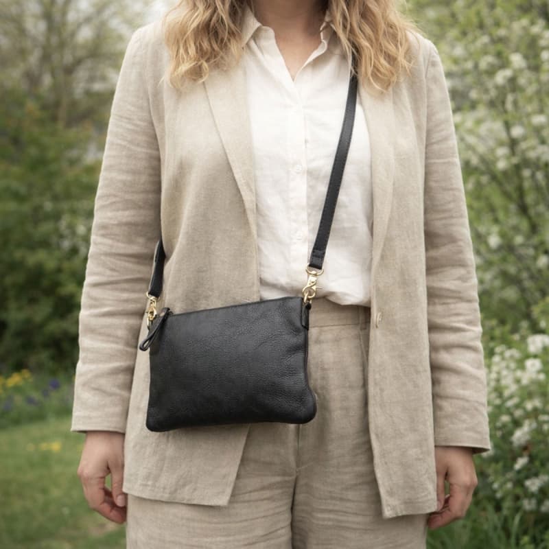 Olivia crossover taske i sort bøffelskind - BTF-CPH