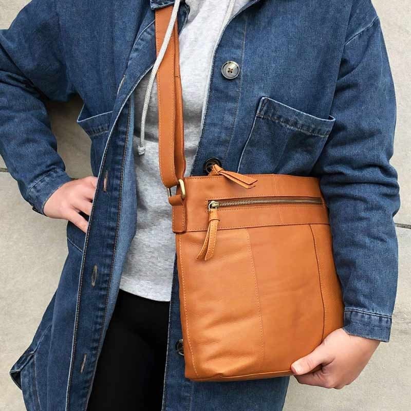 Sophie crossbody taske i cognac skind fra Treats
