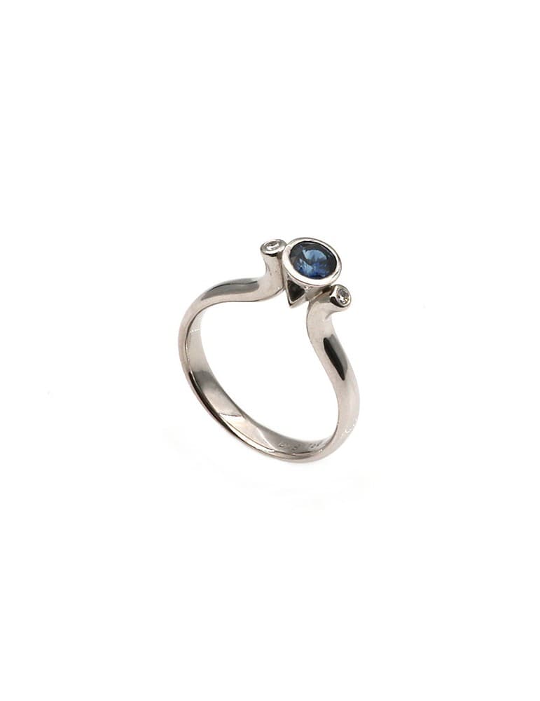 18kt hvidguldsring med safir - Ringe