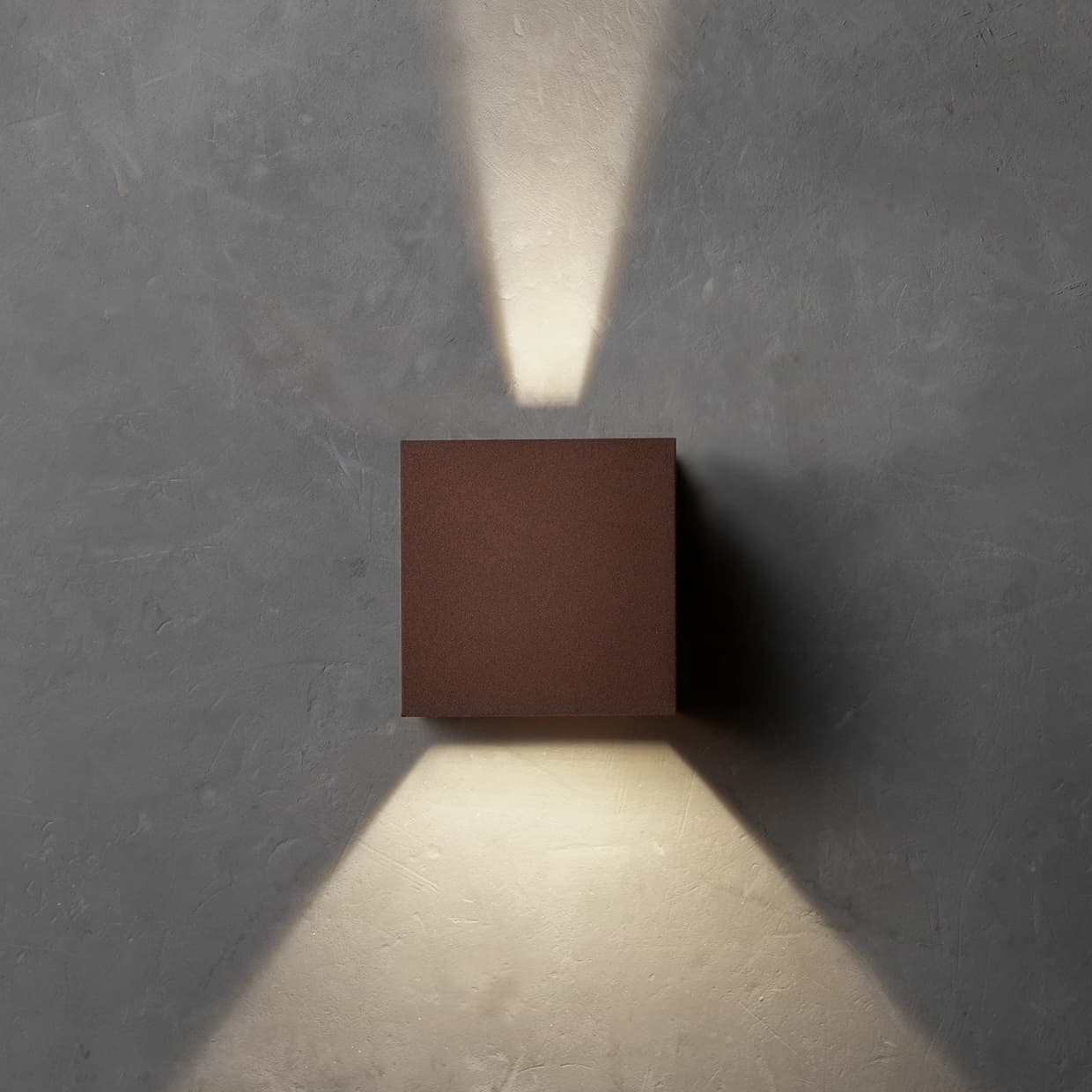 Dæmpbar CUBE LED Udendørs Væglampe 10W Up/Down i 3000K - Corten