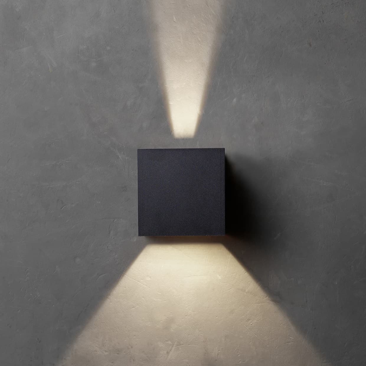 Dæmpbar CUBE LED Udendørs Væglampe 10W Up/Down i 3000K - Sort