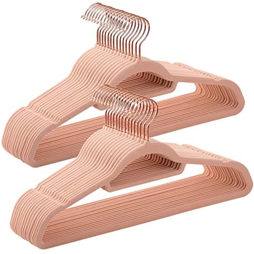 SONGMICS Sammetsklädhängare, set med 30 klädhängare, halkfria, med knytband och krok i roséguld, utrymmesbesparande, 0,6 cm tjocka, 43,5 cm långa, för klänningar Byxor, rosa CRF21PK30