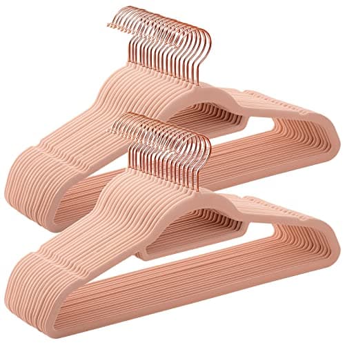 SONGMICS Sammetsklädhängare, set med 50 klädhängare, halkfria, med knytband och krok i roséguld, platsbesparande, 0,6 cm tjock, 43,5 cm lång, för klänningar Byxor, rosa CRF21PK50