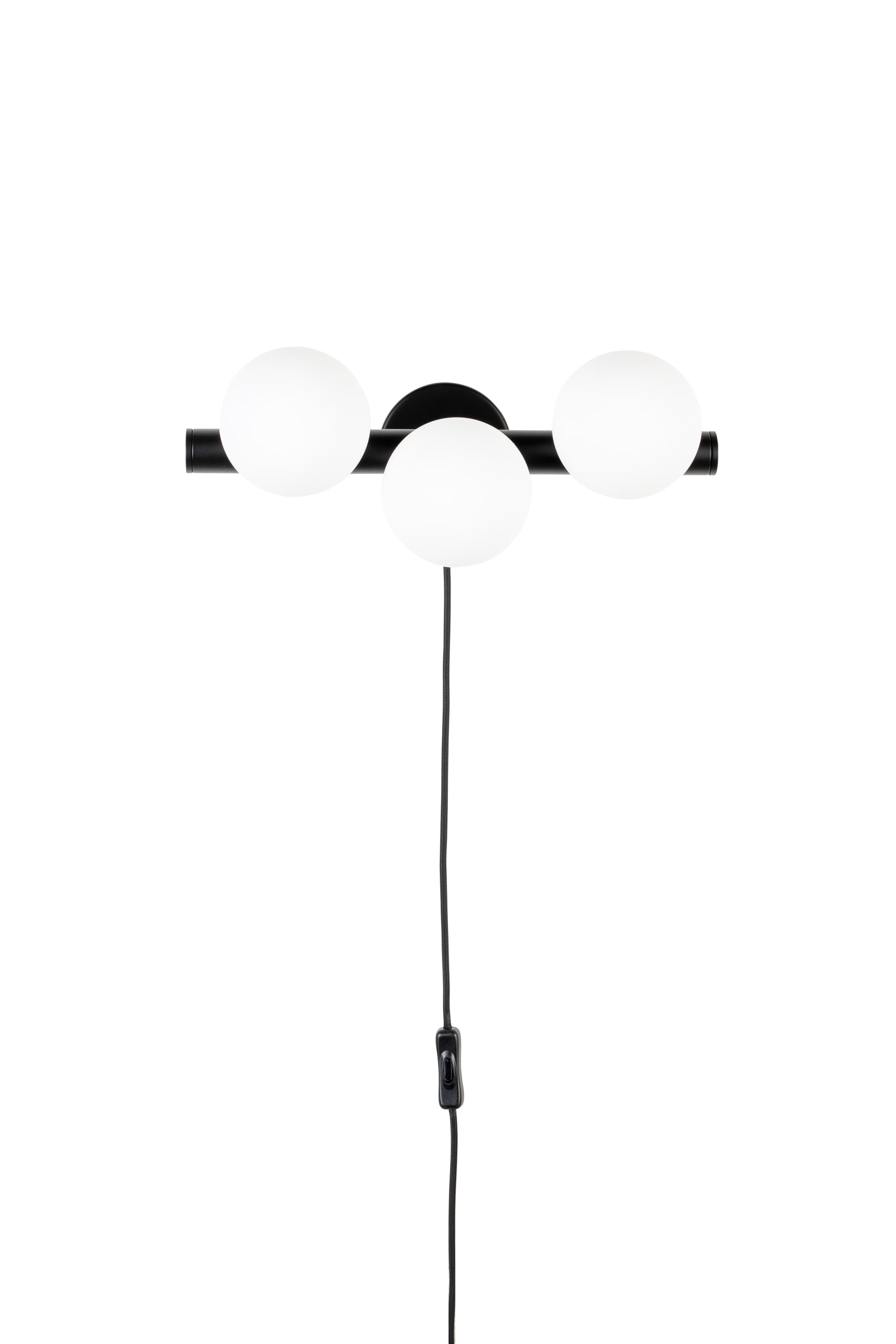 WHITE LABEL LIVING Monica Vit vägglampa - vitt glas och svart