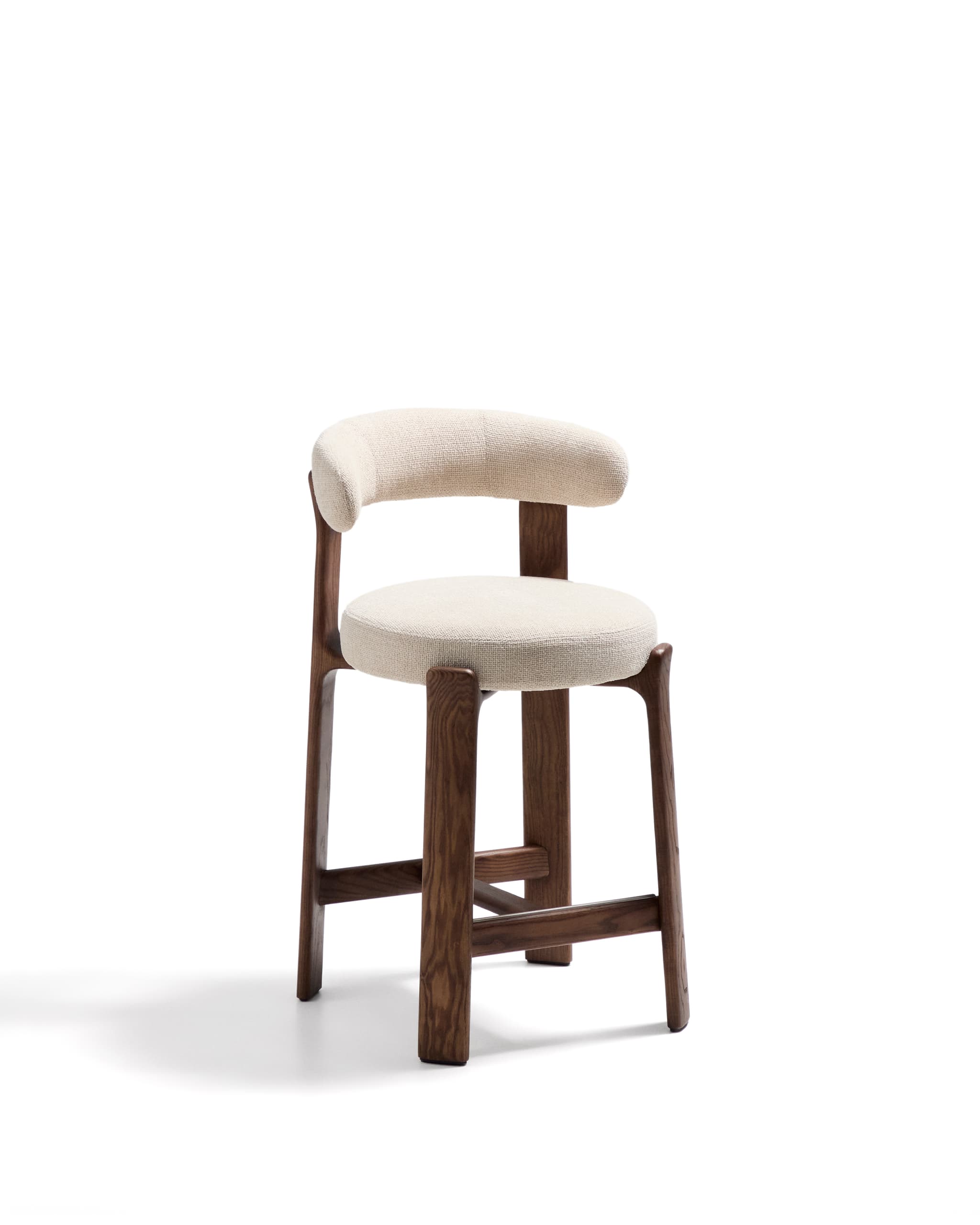 KAVE HOME Granitpall i beige chenille och massivt askträ med valnötsfärgad finish FSC 100% 65