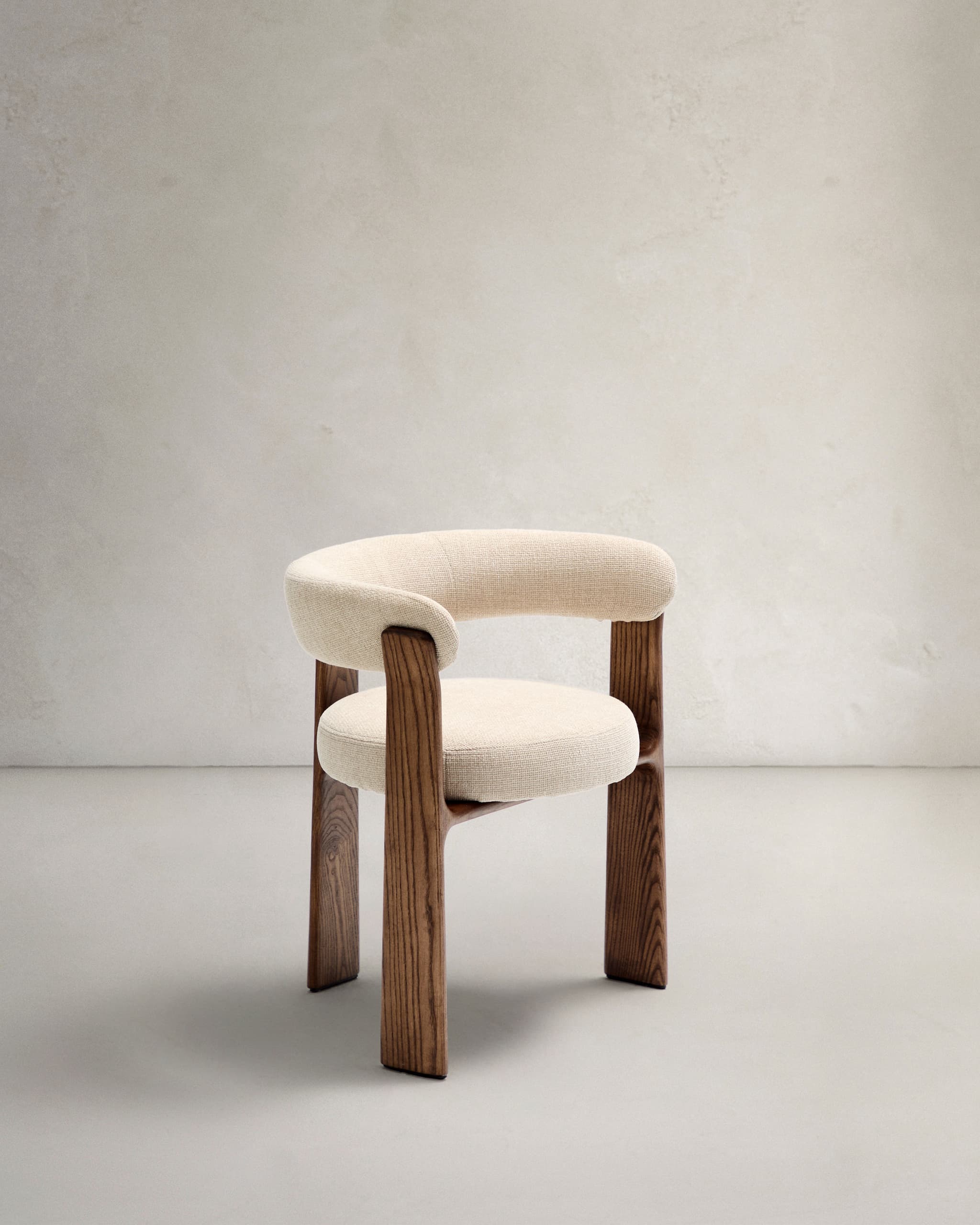 KAVE HOME Granit 3-bent matbordsstol, m. armstöd - beige chenille och valnöt finish ask trä
