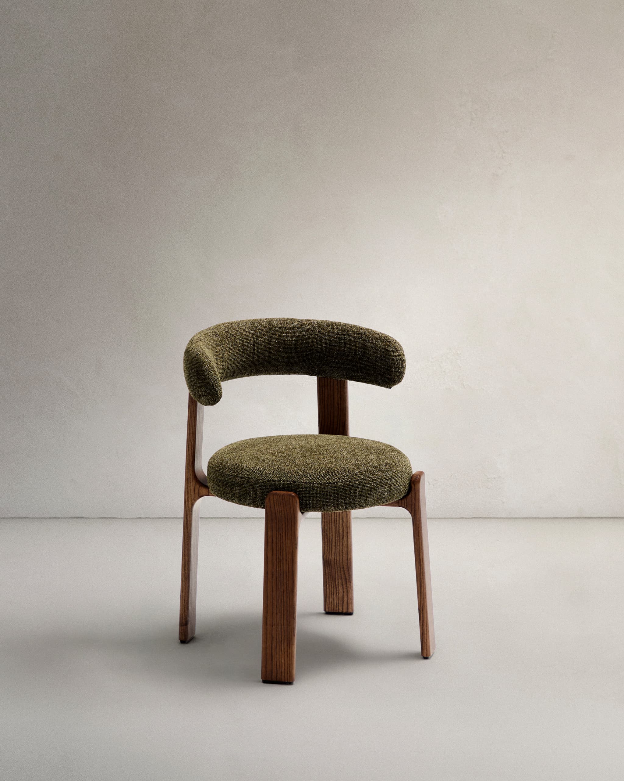 KAVE HOME Matbordsstol i granit - grön chenille och valnötsfinish ask