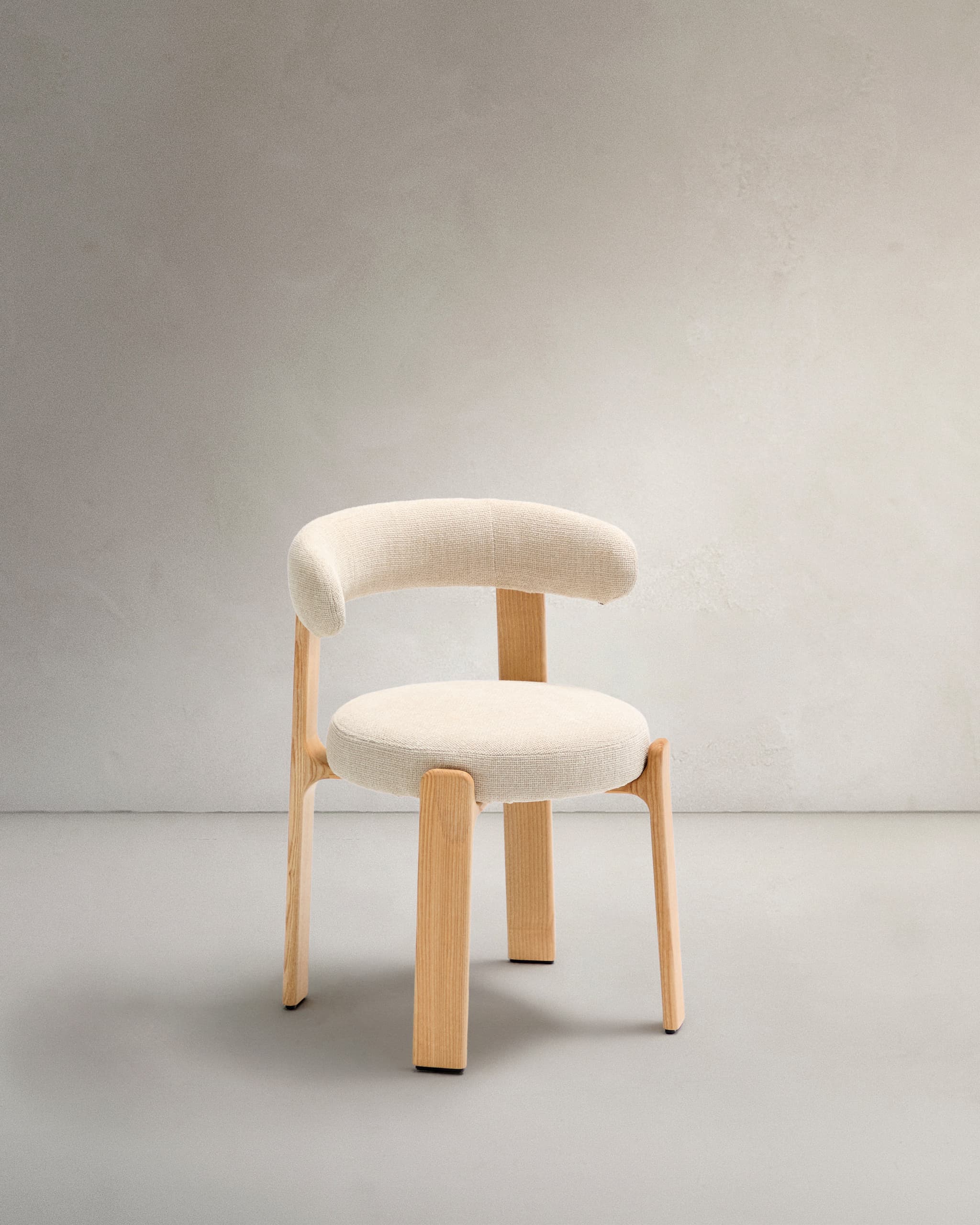 KAVE HOME Matstol i granit - beige chenille och naturlig ask