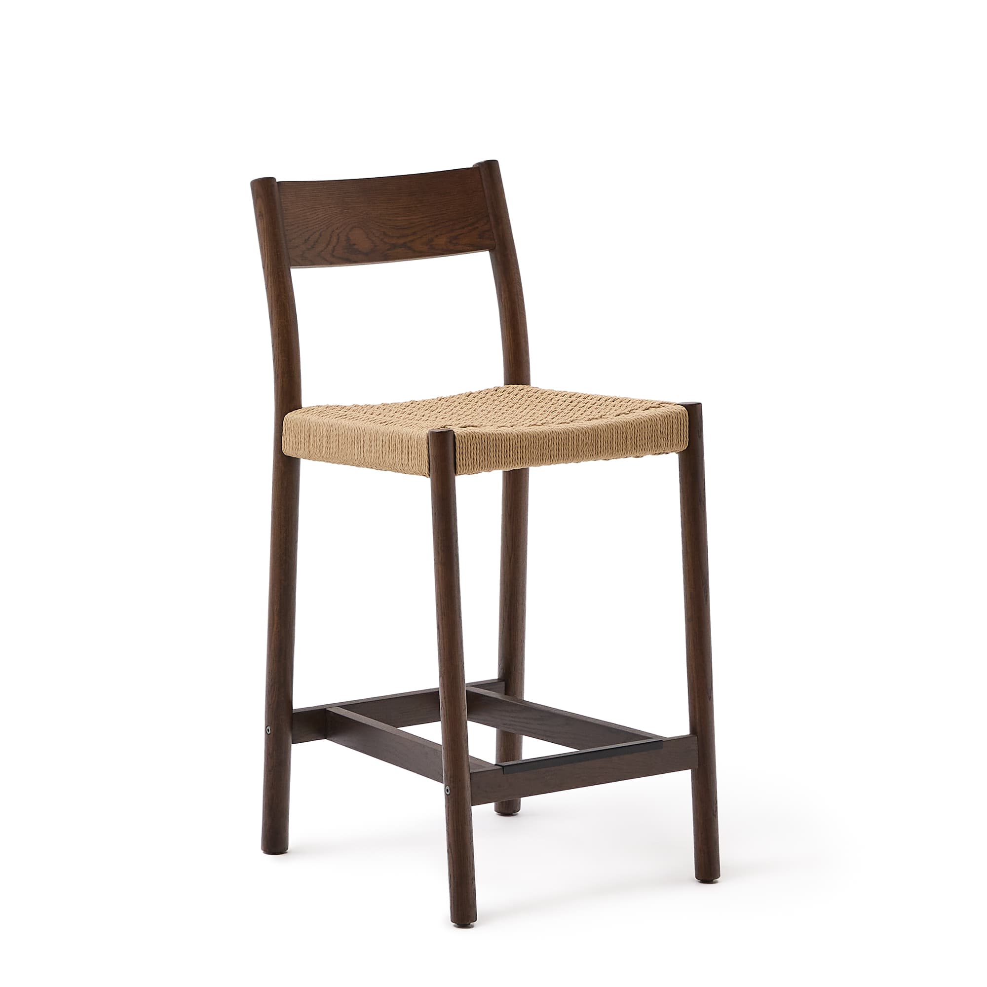 KAVE HOME Yalia pall med ryggstöd i massiv ek i valnötsfinish och sits i rep, 65 c