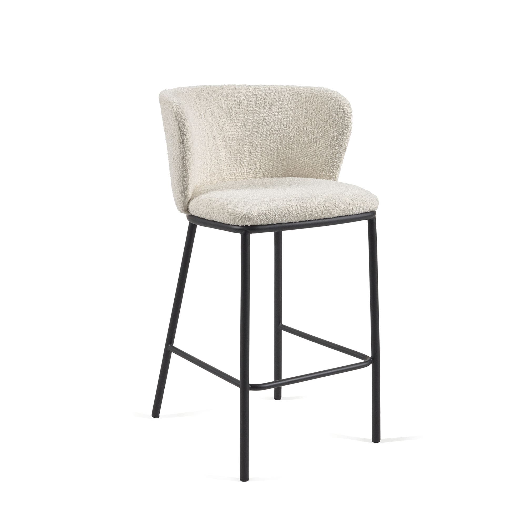 KAVE HOME Ciselia pall med vit bouclé och svart metall, höjd 65 cm FSC Mix Credit