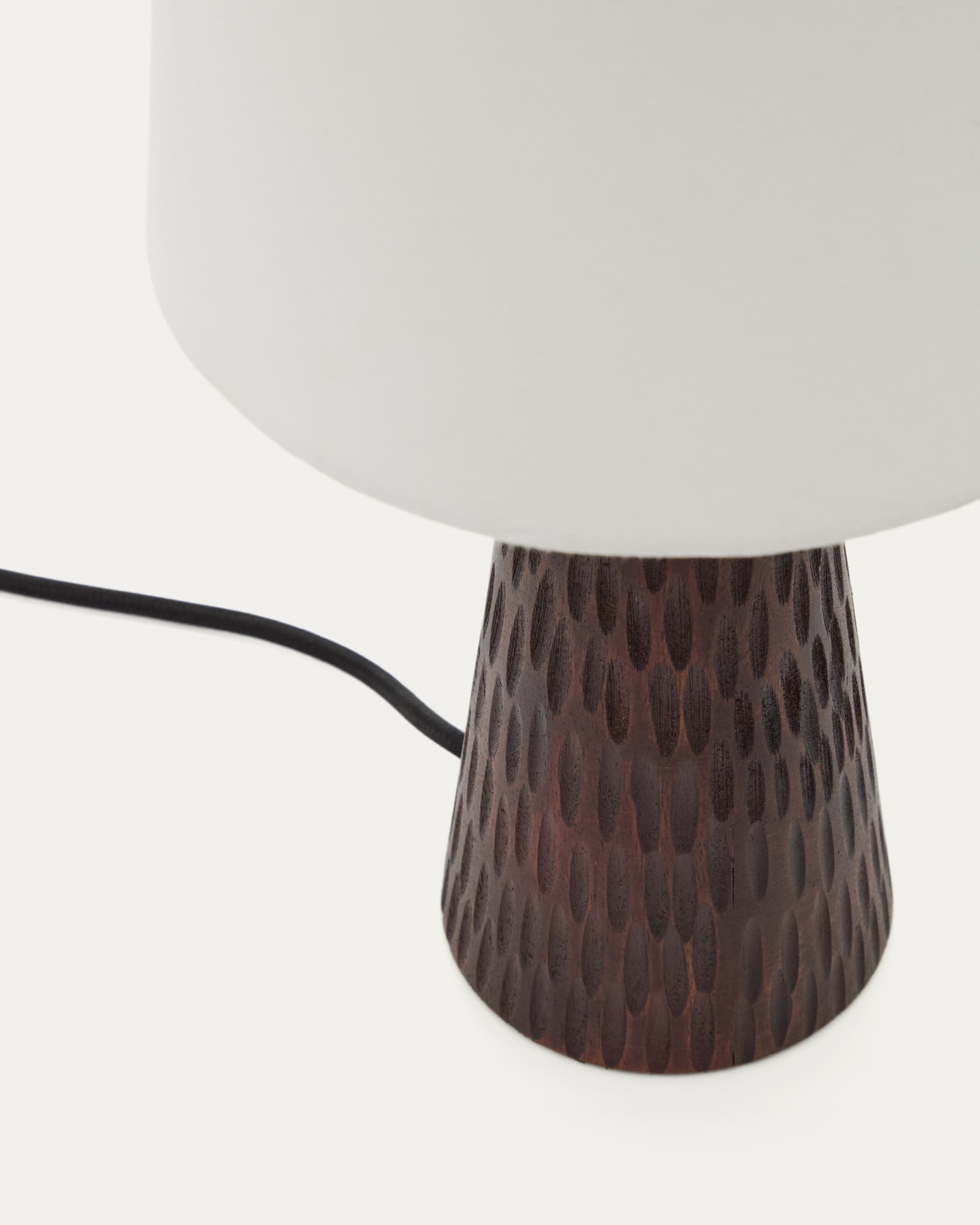 KAVE HOME Amire bordslampa i trä med mörk finish