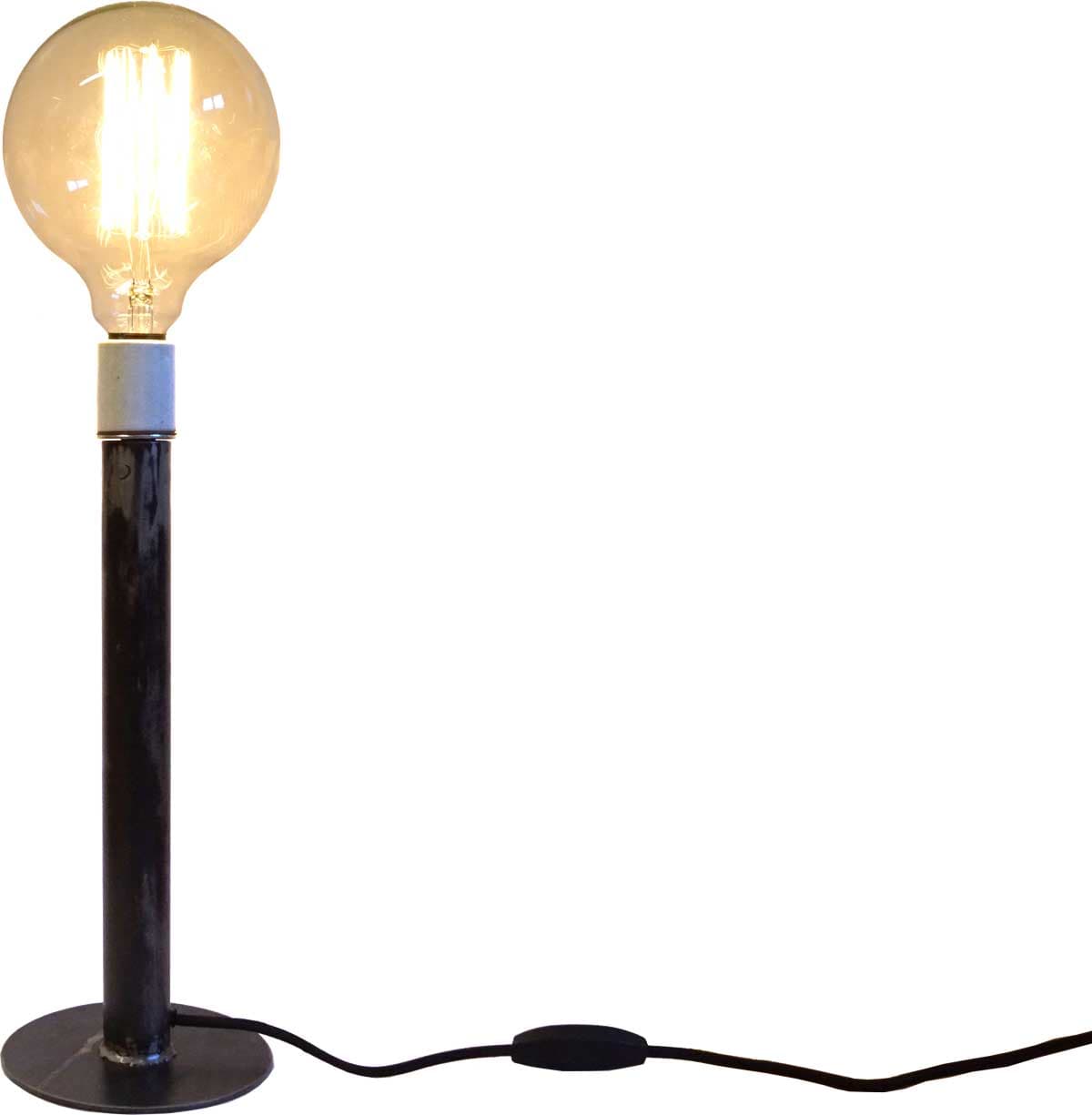 TRADEMARK LIVING bordslampa - lackat järn