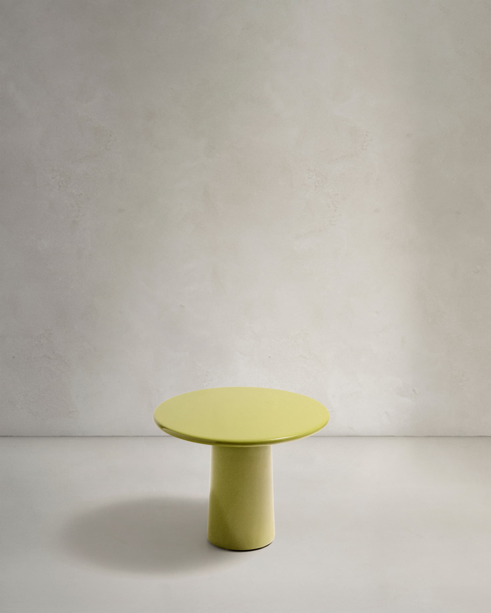 KAVE HOME Albanella soffbord i cement med blank grön finish, 65 cm