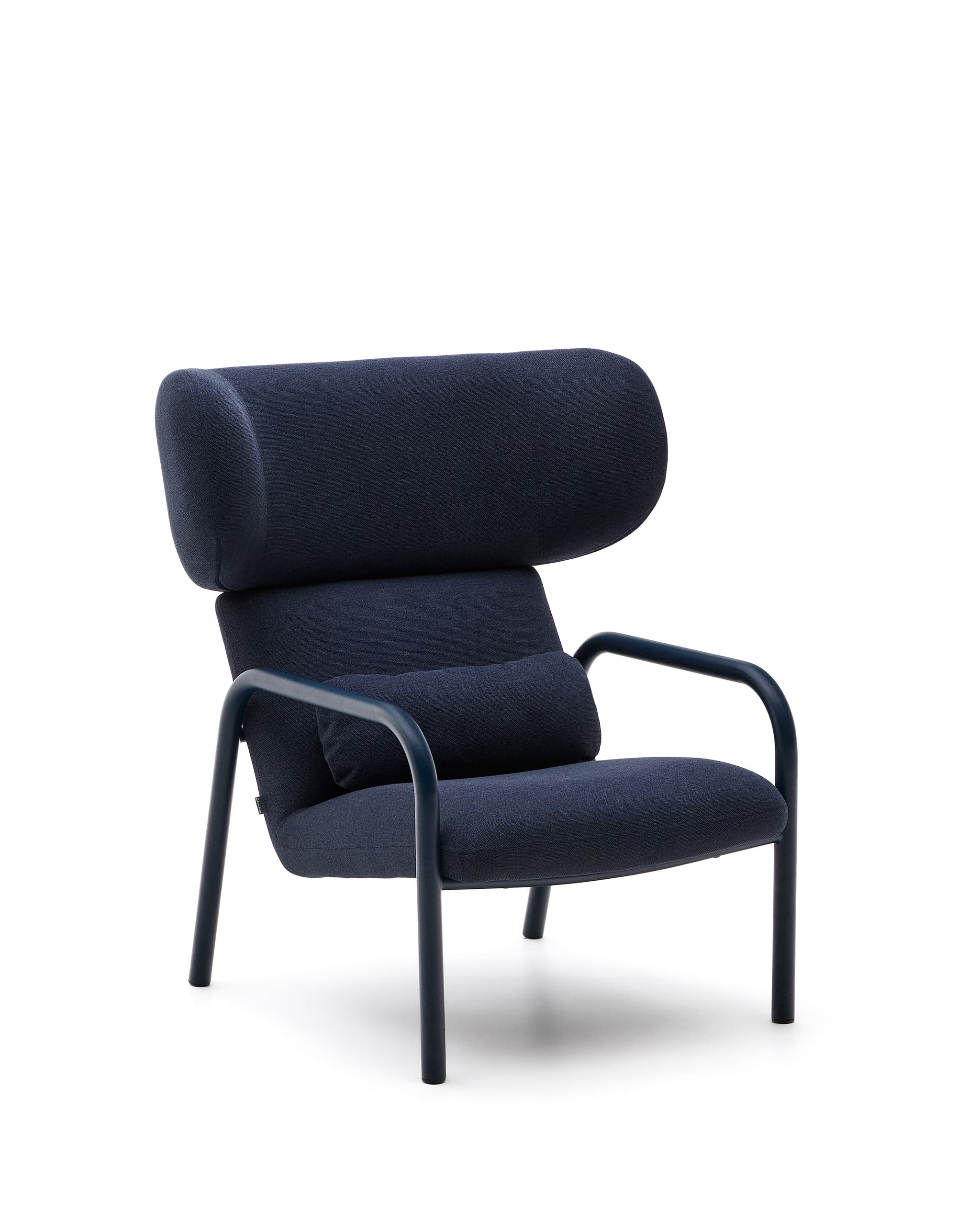 KAVE HOME Inari fåtölj i blå med beige lackerad stålfinish FSC Mix Credit
