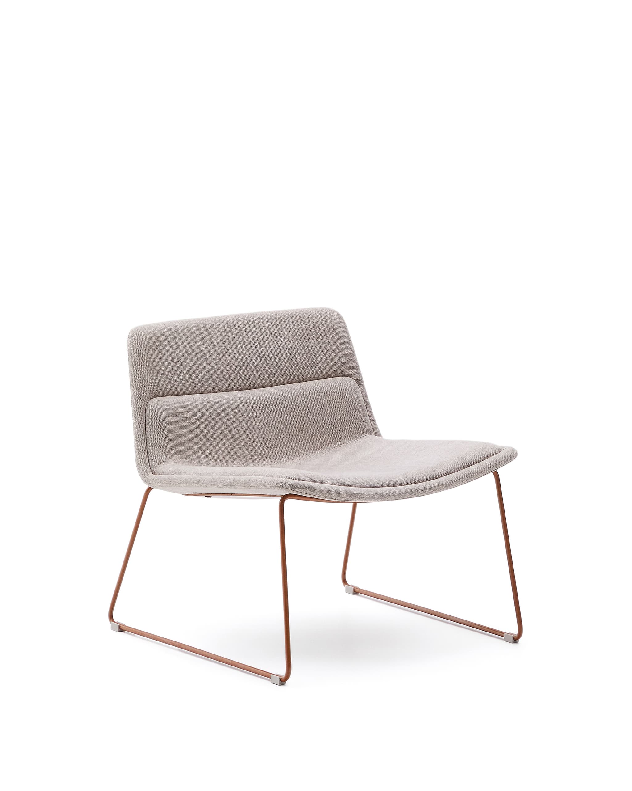 KAVE HOME Zahara beige fåtölj med stålben och FSC 100% terrakottafinish